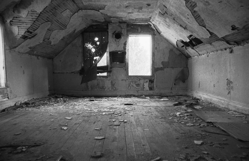 abandoned_house_bedroom
